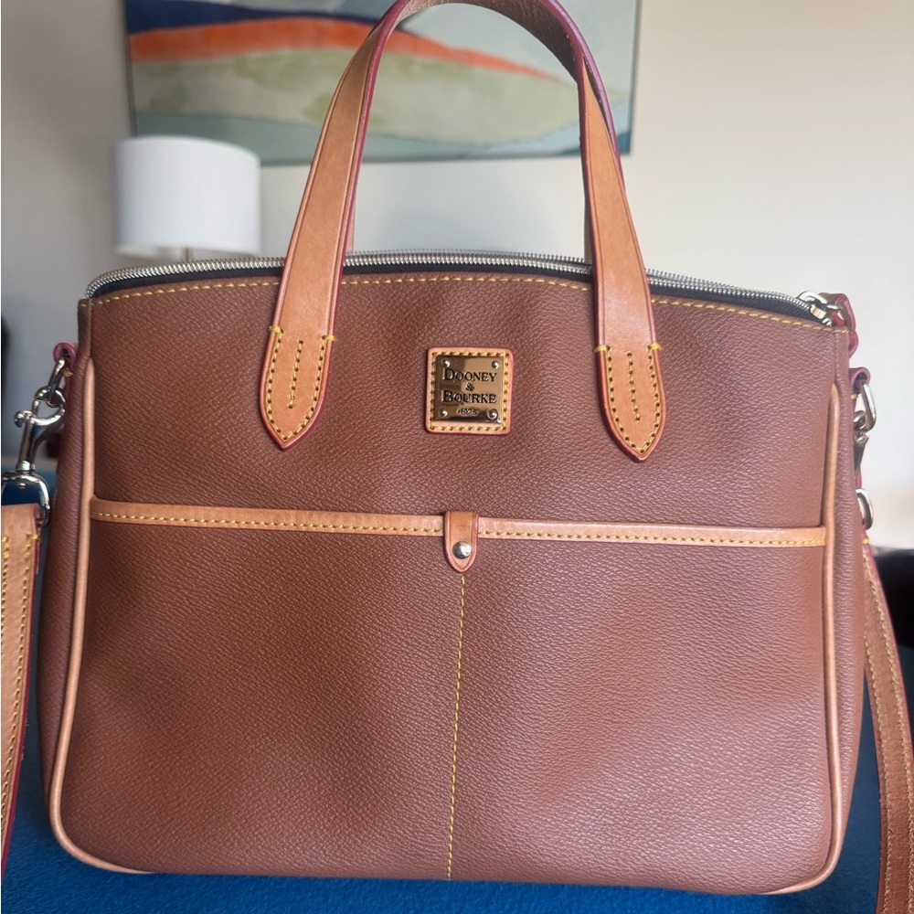 Dooney & Bourke EUC Daniela bag